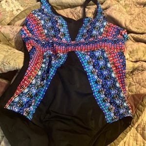 NWOT Swimsuit size L (12-14) Embrace Your Curves by Miracle Curves